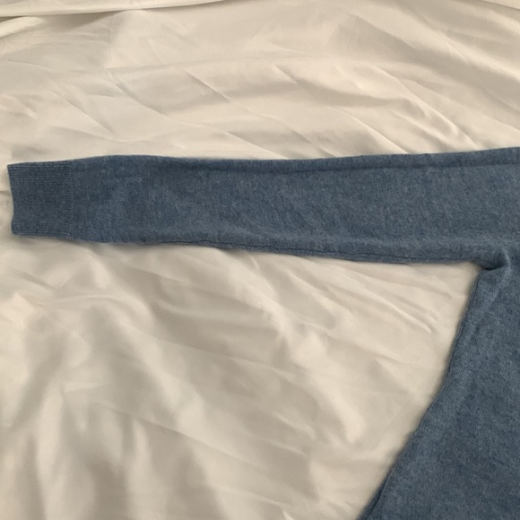 TAHARI 100% 2-ply cashmere V neck sweater size S NWT - Picture 6 of 8